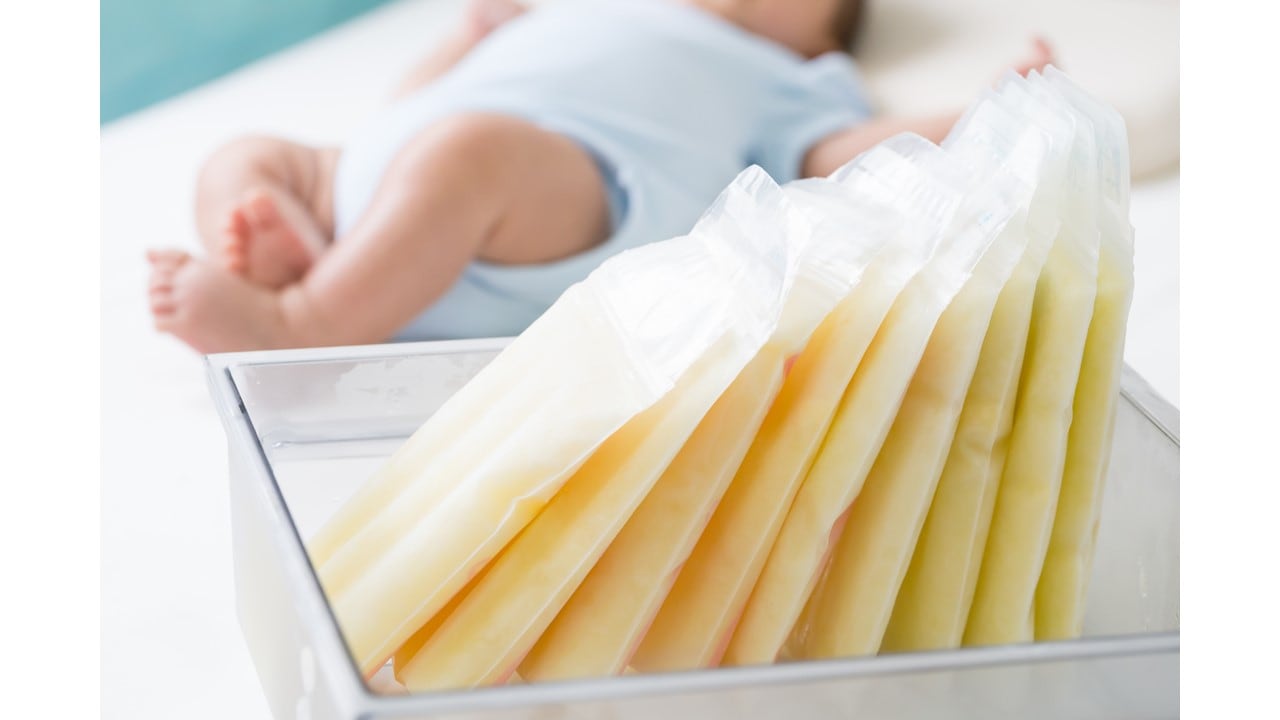 https://www.mindfulreturn.com/wp-content/uploads/2020/03/109-Breast-Milk-Storage-Bags-and-Baby.jpg